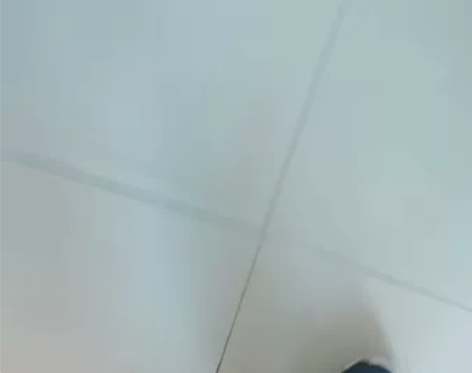 出一双女士休闲鞋,纯皮材质,质量没得说,码...