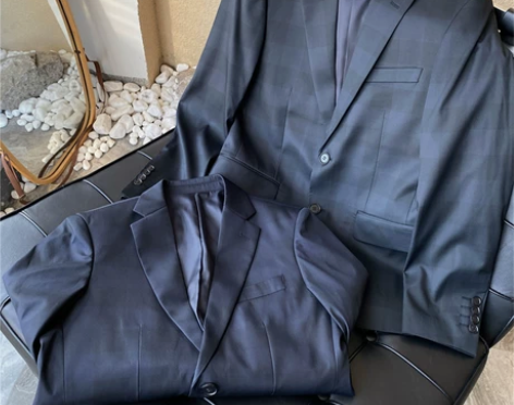 新款暗纹西服男士个性流行西服 感兴趣的话点...