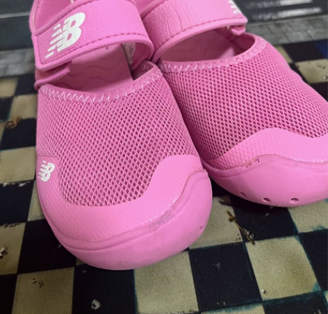 nb新百伦女童凉鞋 28码 这款鞋子连着买...