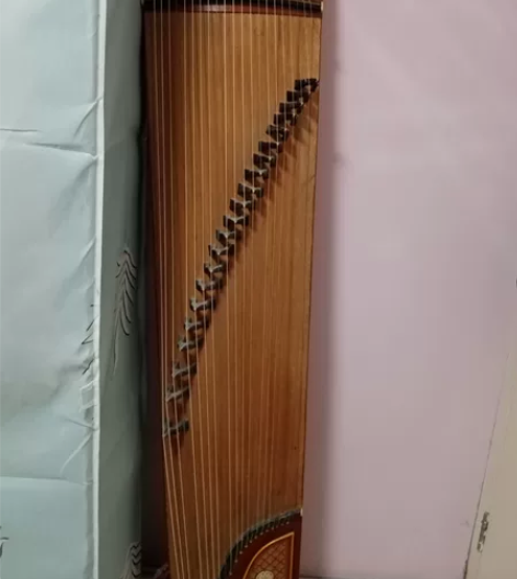 古筝，带琴凳，之前也是买的二手的，当时买的...