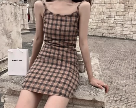 港味格纹吊带裙子女春夏季2020新款复古修...