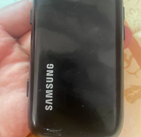 翻出来一台老款3g三星触屏手机,小巧可爱,...