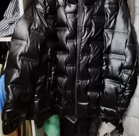 男士黑色羽绒服，L码适合身高170cm左右...