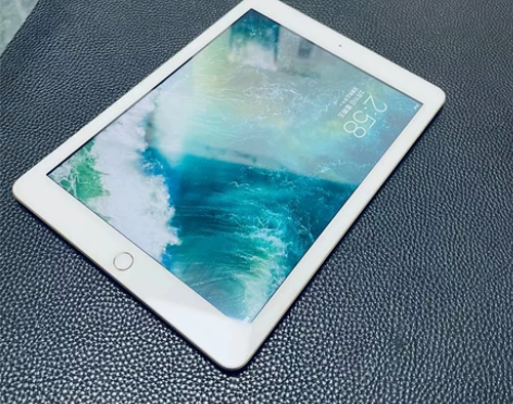 iPad17款 ！32G！9.7寸！国行金...