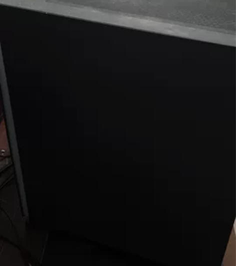 杂牌机箱,氛围灯坏了,给的钱多余运费就可出...