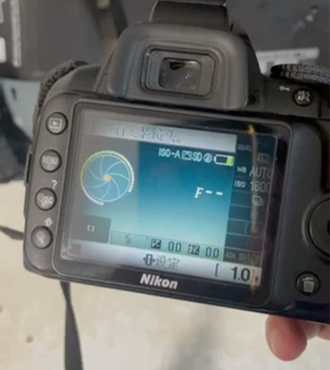 尼康D3000单反配尼克尔18-105mm...