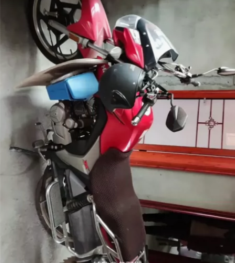 8层新豪爵摩托车，才开1万多公里，低价转让...
