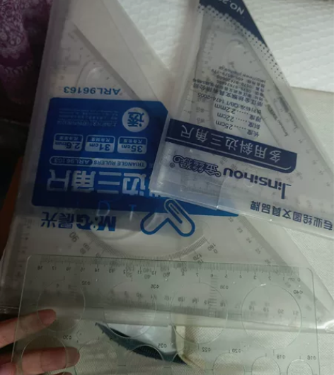 三角板 大小2套 大三角板是晨光 小三角板...