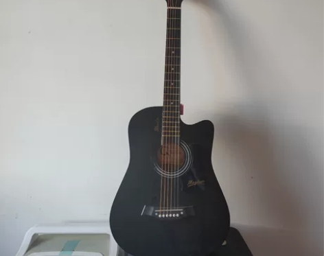 初中入手的新手吉他，质量跟音色没有问题，有...