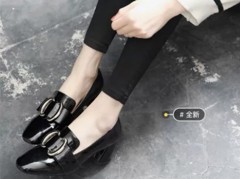全新带盒 米色单鞋 没找到米色图片,稍后拍...