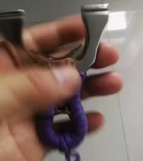 一个纯304钢弹弓，质量可以，拍前看好，不...