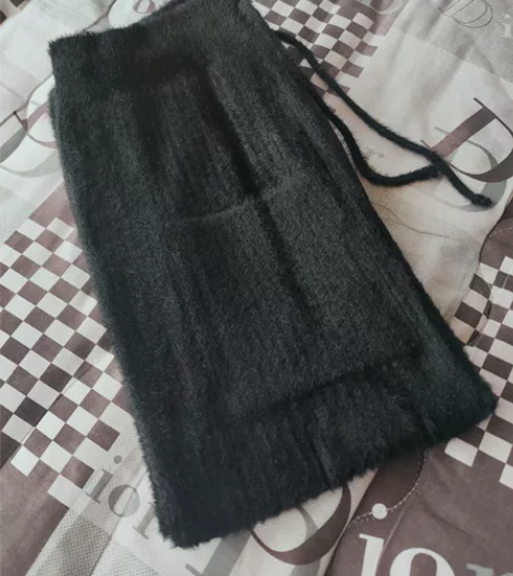 秋冬装黑色绒毛中长直筒中裙 全新未穿过 摸...