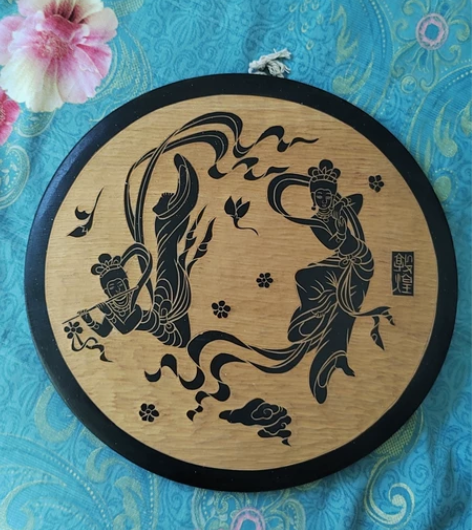 木雕工艺敦煌飞天直径30厘米,厚度1.2厘...