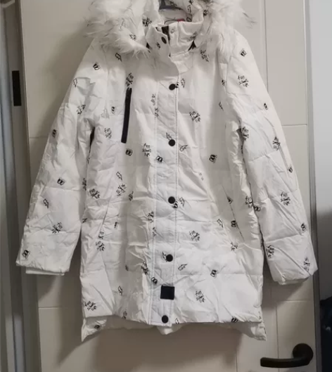 艾格羽绒服。穿过几次。胸围110.衣长75...