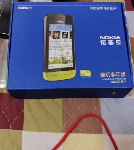 #复古#箱说附件全的诺基亚C5 不能开机了...