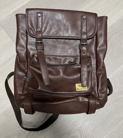 Threebox双肩包,买完背了一次,包没...