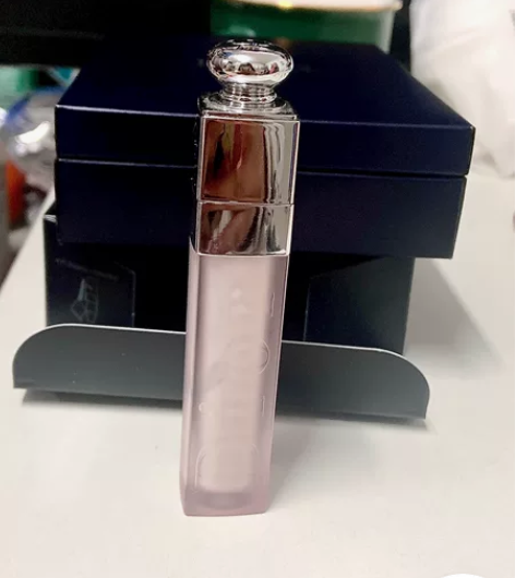 dior唇部精华，找靠谱代购买的，用过十次...