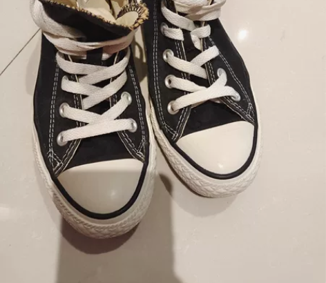 匡威帆布鞋高帮37码 9成新吧,穿几次也忘了