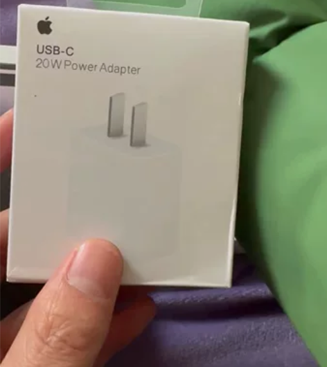 买手机送的原装充电头20w,一次没用过,为...