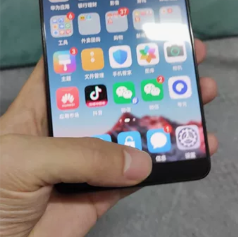 华为mate10黑色,6加128,成色还行...