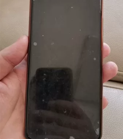 荣耀8X手机,6+64G的,屏幕坏了,但触...