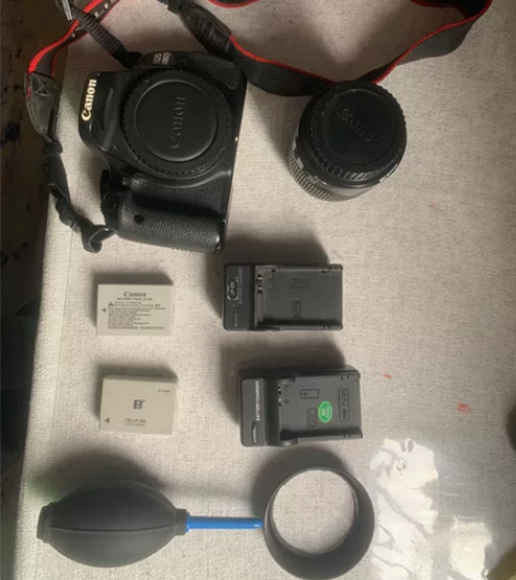 佳能600D一代入门单反 ，有明显使用痕迹...