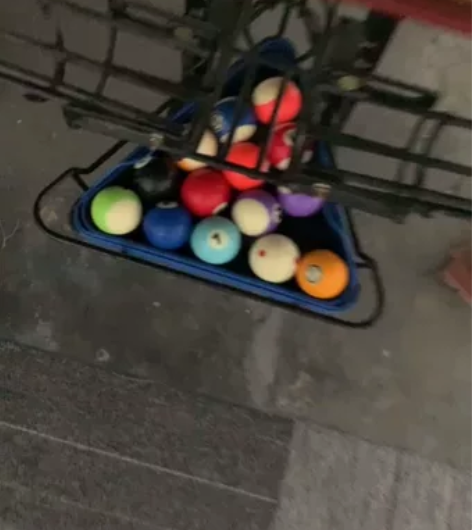 大理石台球桌 集球器 杆子啥的都有 ...