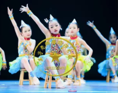 抖音紫金舞蹈夏日里的滴滴调同款民族儿童演出...