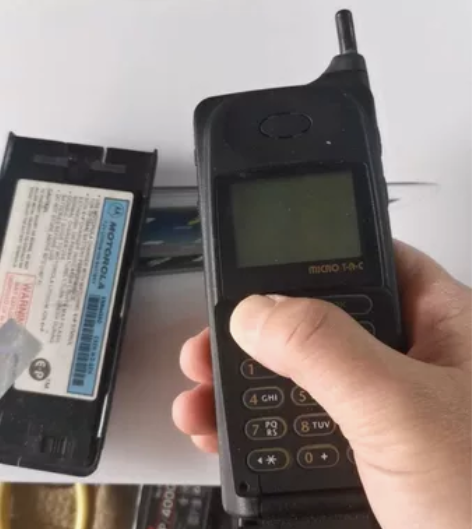 摩托罗拉8200C古董手机,电池很新,成色...