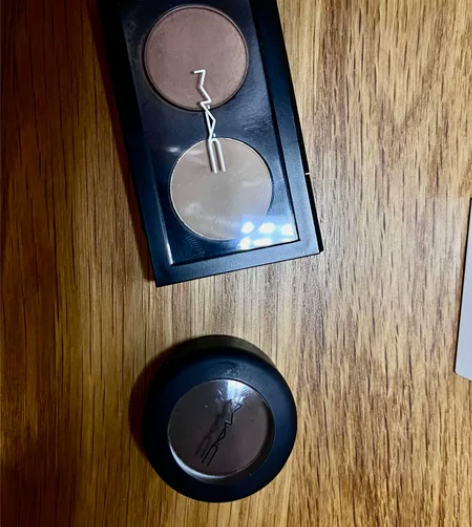 Mac魅可眼影修容眼线多用途套：色号为 w...