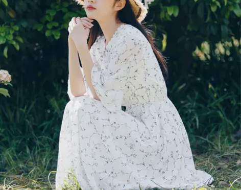 小碎花裙子女夏清新雪纺连衣裙收腰白色森系长...