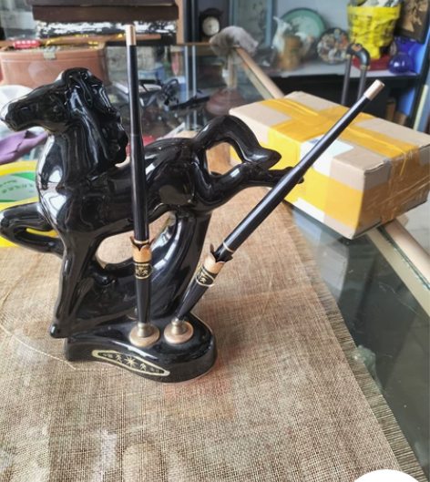 老笔架摆件   奔马造型，黑釉！毛笔狼毫的...