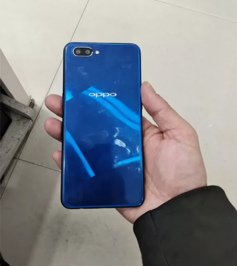 oppo A5 ,整机外观比较好,屏幕里面...