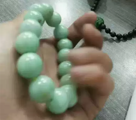 翡翠手链果绿洒金 卡14.2,无裂无纹,完...