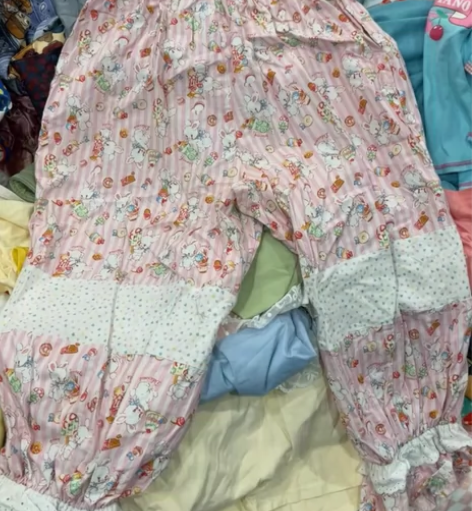 贾cuicui 粉色兔子花苞裤子  是全新...