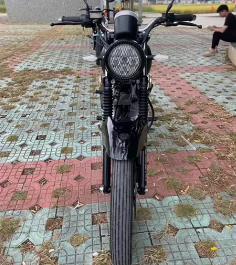 二手摩托车 国三铃木 复古150cc太子黑...
