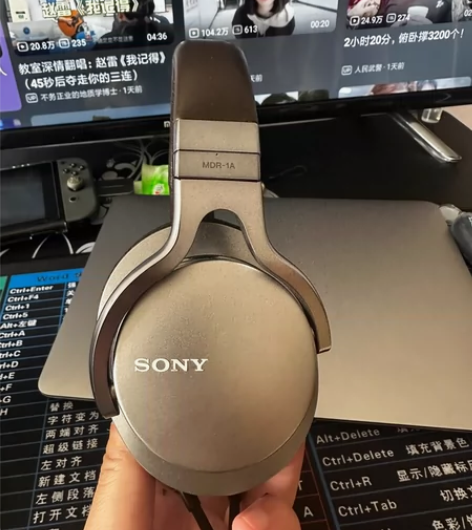 SONY  头戴耳机. MDR 1A. 当...