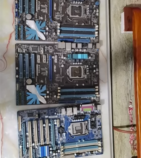 两块H55和一块P55主板，打包出，应该都...