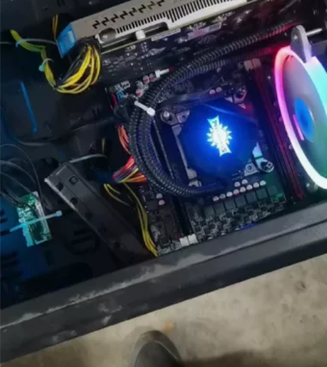 x79主板+E5-2680cpu+三星DD...