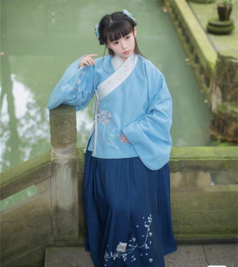 兰若庭汉服茕茕白兔上袄交领刺绣秋冬 不知道...
