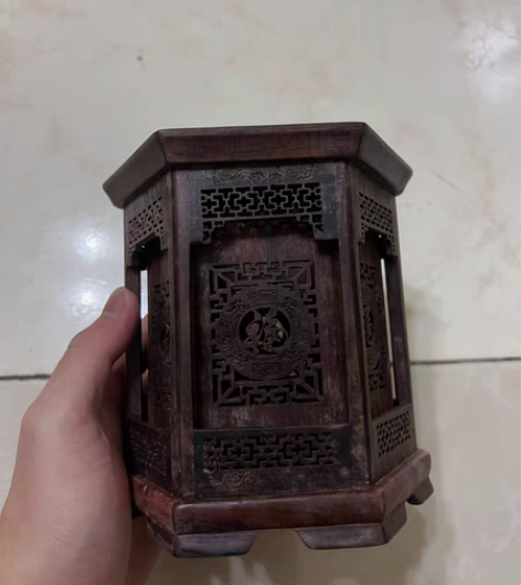 包邮红木笔筒，全新，放在家里闲置，精品雕刻...
