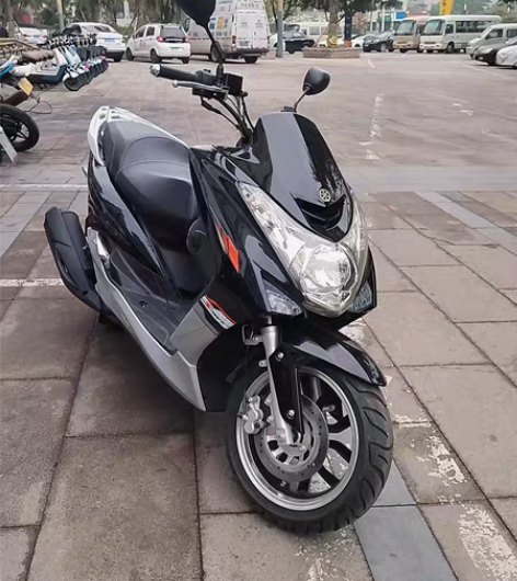 立雅150，30多公里准新车，享受新车质保...