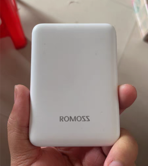 包邮罗马仕5000毫安便携充电宝 全新,有...