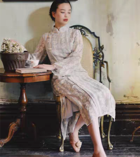 转卖白苏与老男人《倾城之恋》 精致绣花拼蕾...