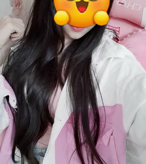 包邮白粉色牛仔外套,穿过两次,平时喜欢裙子...