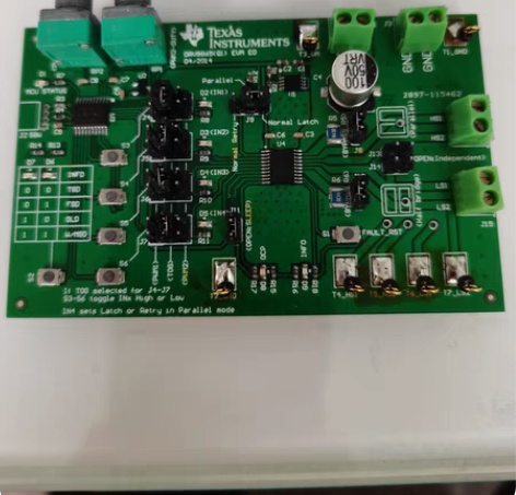 DRV8865(Q1)EVM 实物图片,议...