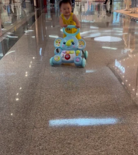 转卖伟易达大象音乐学步车 婴幼儿宝宝可调速...