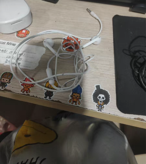包邮学生出售自用有线耳机 白色半入耳式：2...