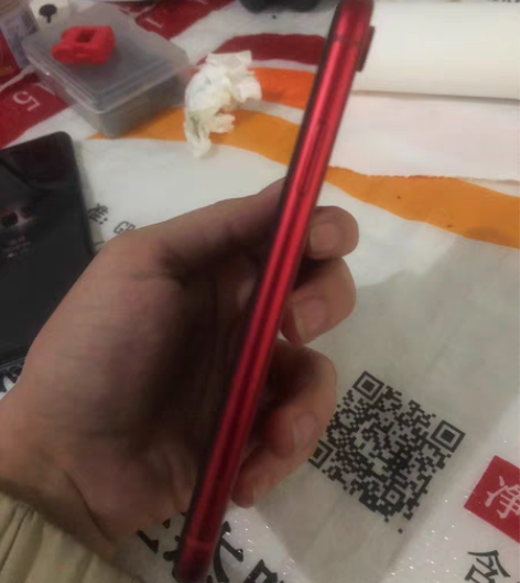 苹果Xr,64美版无锁系统14.7的老系统...