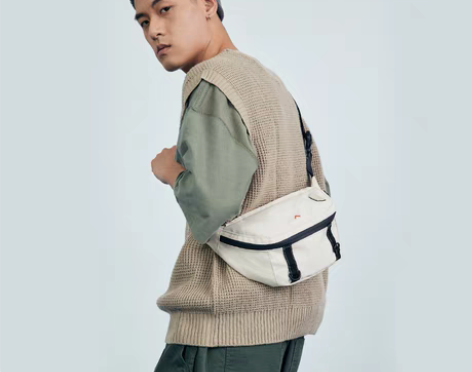 转卖bagsmart潮牌男生挎包斜跨邮差包...